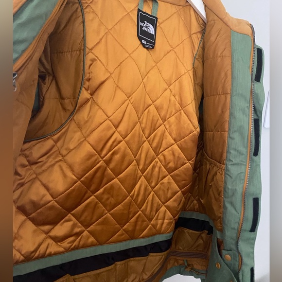 The NorthFace parka. - Picture 5 of 5